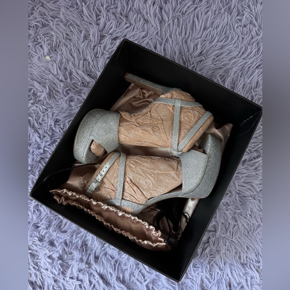 BRAND NEW! Sparkly Pnini Tornai Sandals ✨ - Picture 1 of 2